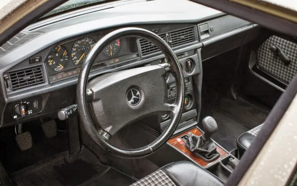 Mercedes,W201,190E,2.3-16,dashboard