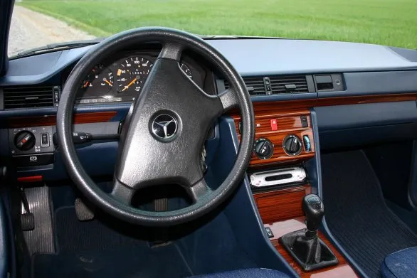 Mercedes,W124,dashboard