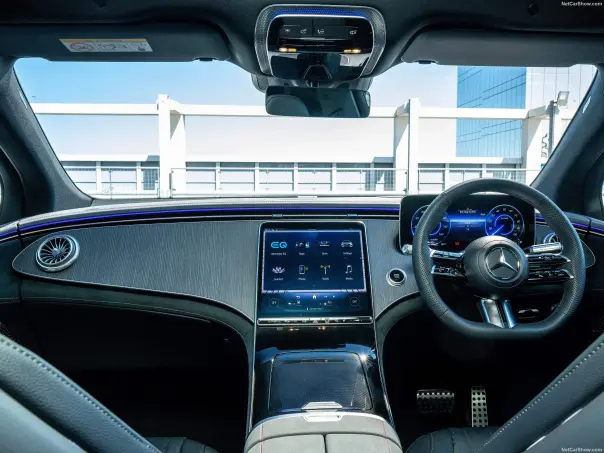 Mercedes・x296・EQS SUV・Instrumententafel