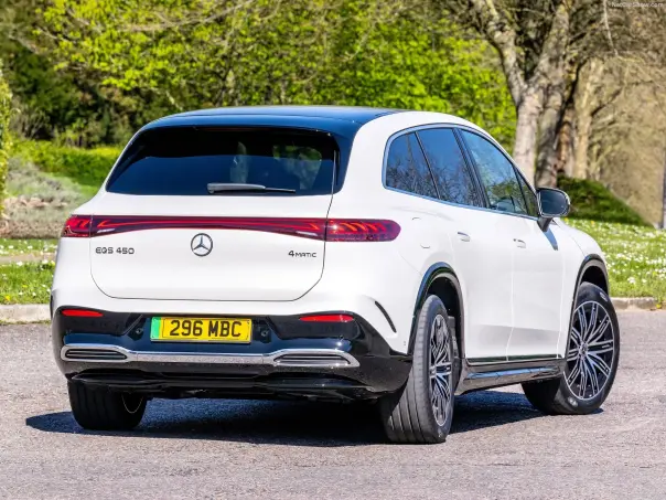 Mercedes・x296・EQS SUV・Rückansicht