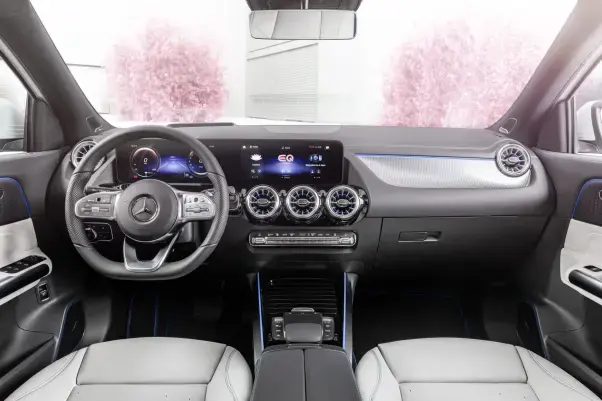 Mercedes・h243・GLA・Instrumententafel