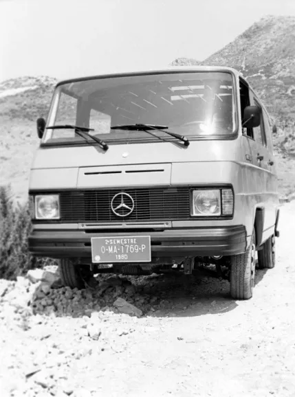 Daimler-Benz,MB100,Frontansicht