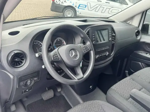 Mercedes・V447・eVito・Instrumententafel